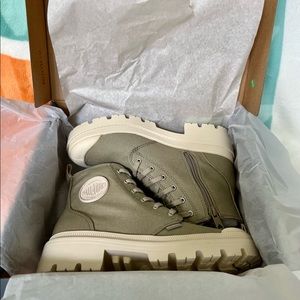 Palladium Women’s Pallabase Twill Size 5, Dune